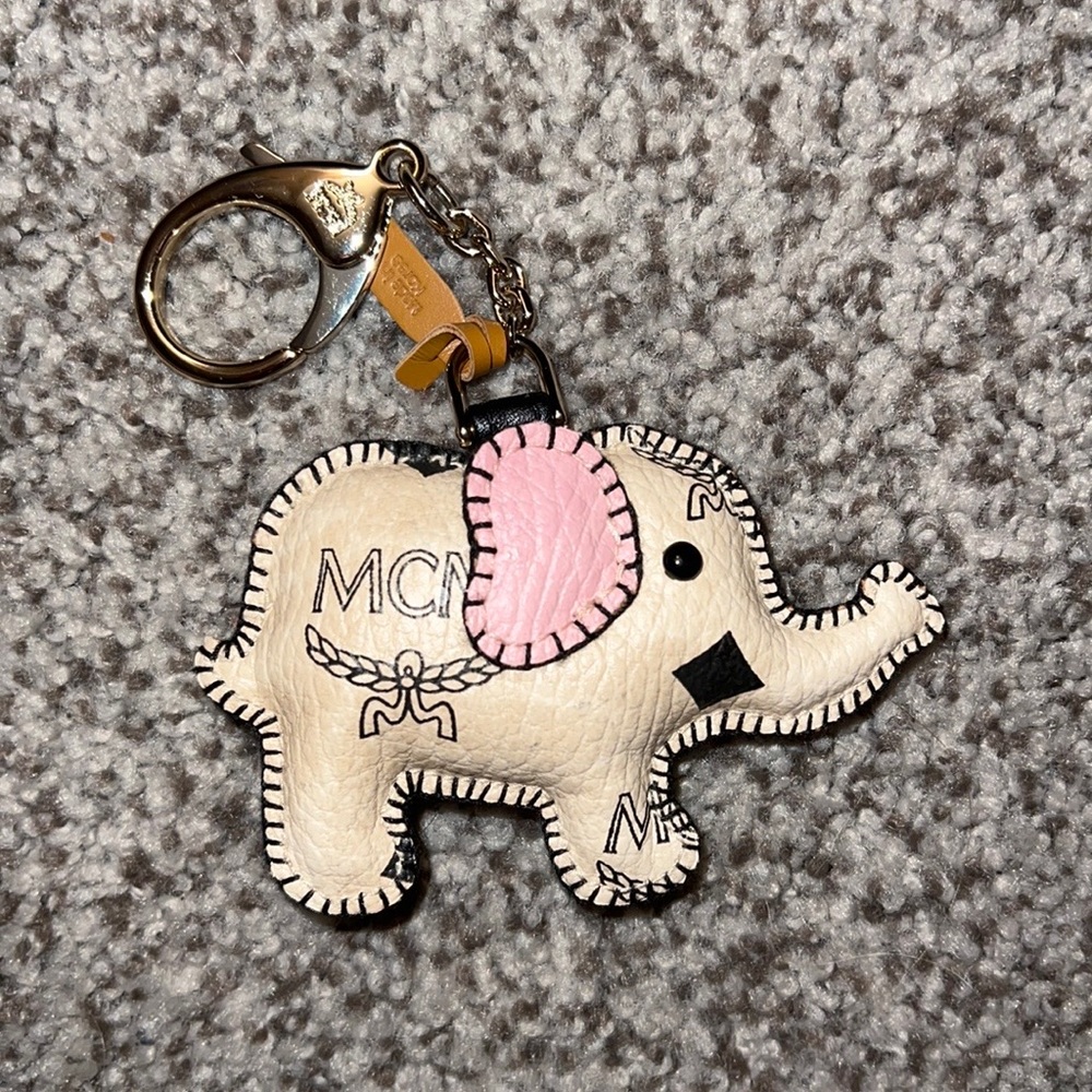 💗Like Brand New💗 MCM Leather Elephant Keychain